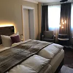 酒店 罗曼提斯切斯曼扎萨酒店 乌斯拉尔
